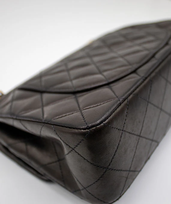 CHANEL Size 23 Medium Double Flap Shoulder Vintage Bag with Gold Hardware