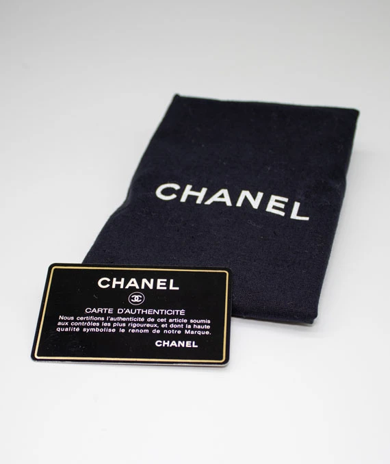 CHANEL Size 23 Medium Double Flap Shoulder Vintage Bag with Gold Hardware