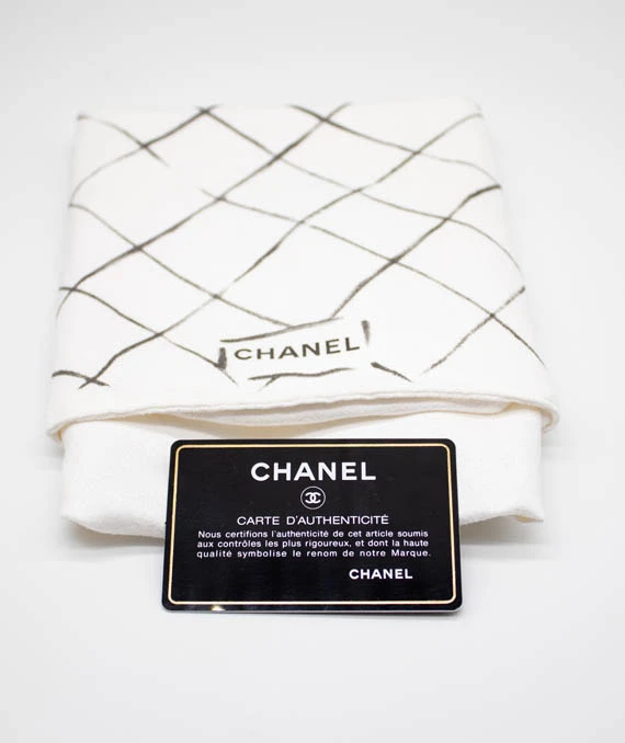 Chanel Size 25 Classic Medium Flap Nude Color Caviar Leather Bag with Ruthenium Hardware