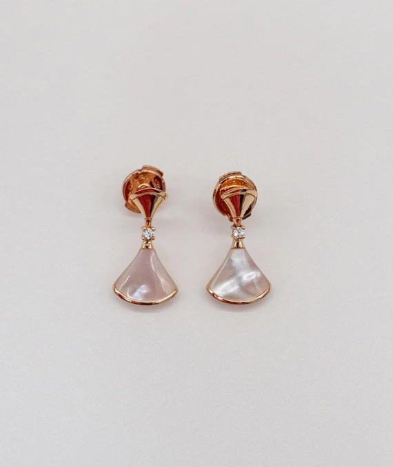 Bvlgari Divas' Dream Diamond and Mother of Pearl 18k Rose Gold Necklace with Matching Earrings Set