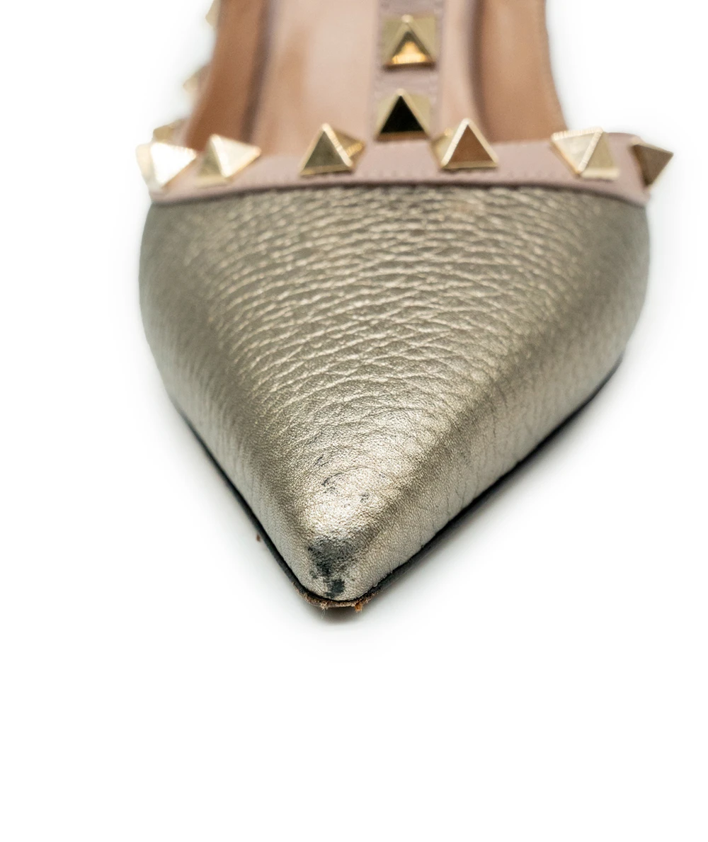 Valentino Size 38.5 Gold Leather Rockstud Ankle Strap Sandals