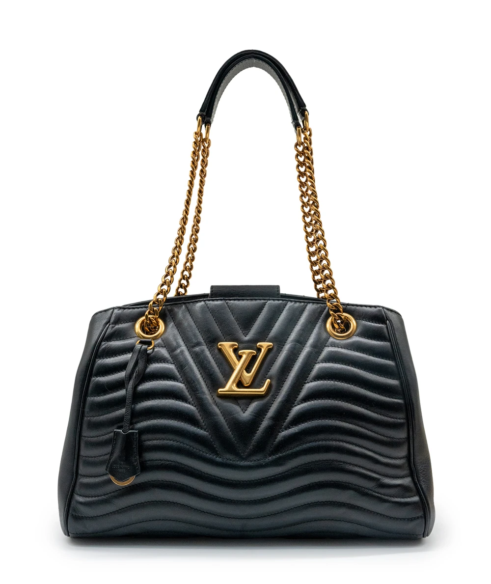Louis Vuitton New Wave leather Chain Tote Bag in Black