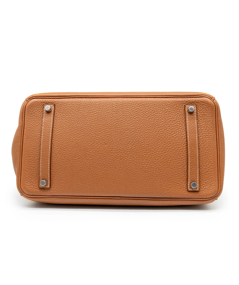 Hermes Birkin (Stamp O) Size 35 Togo Leather handbag in Gold with Palladium Hardware